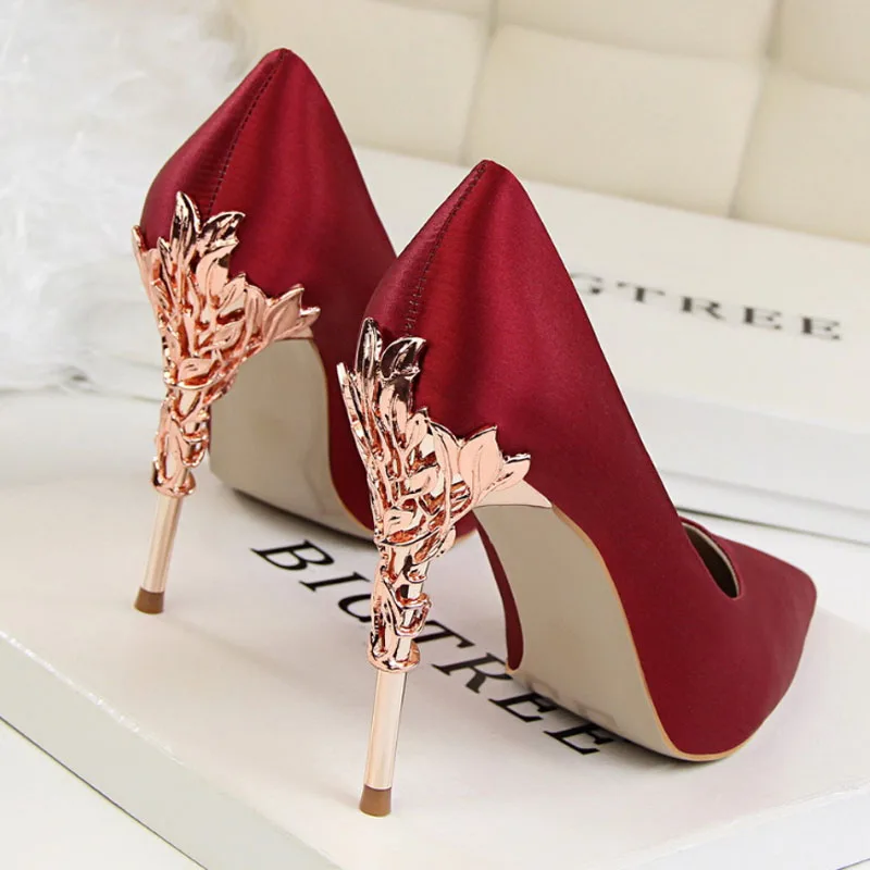 VTOTA Elegant Silk Women Pumps High Heels Rhinestone Flower Wedding Shoes Super Heel Brand Design Pointed Toe High Heels Shoes VTOTA Elegant Silk Women Pumps High Heels Rhinestone Flower Wedding Shoes Super Heel Brand Design Pointed Toe High Heels Shoes