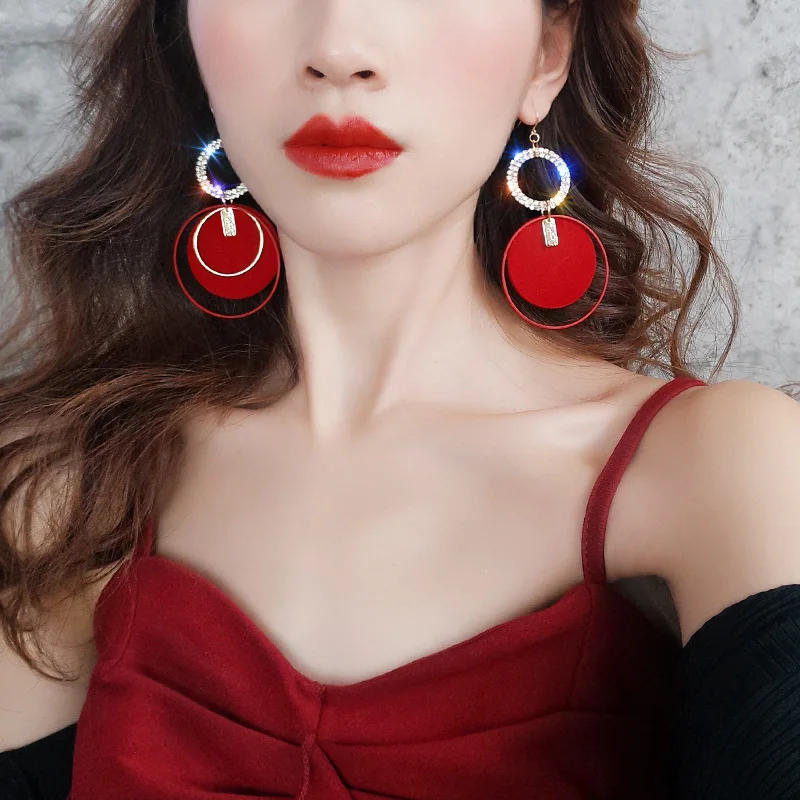 

2019 New Arrival Metal Hyperbole Round Women Dangle Earrings Red Big Circle Earrings Female Korean Long Pendant Jewelry Female