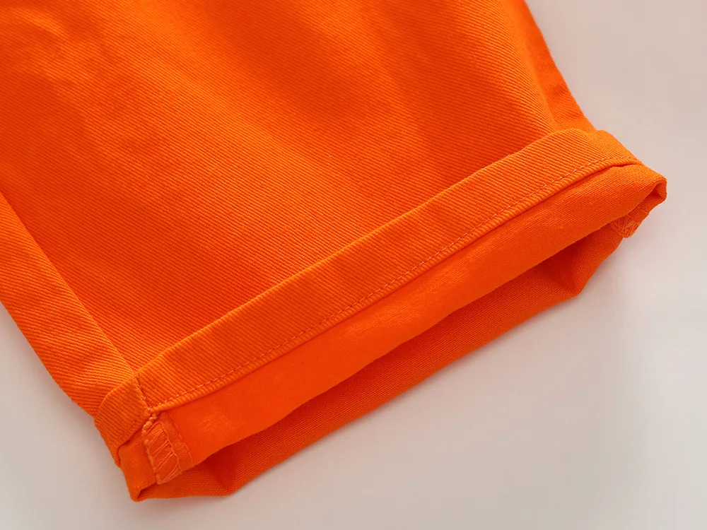 4443294589_2068599042