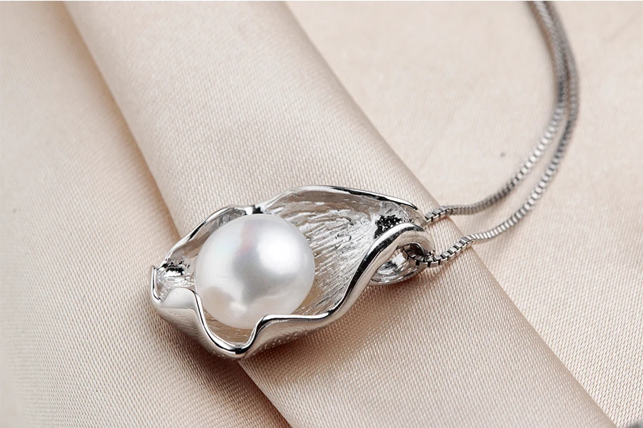 Natural pearl pendant necklace deals