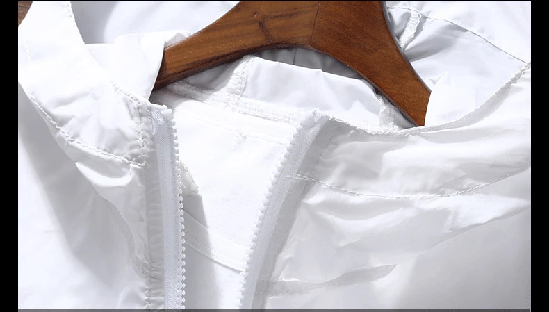 2020 Light-Weight Men's Summer Hooded Jacket Thin Windbreaker Packable Sunscreen Waterproof Beach Casual Zipper Coat Solid Color