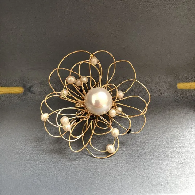 round pearl brooch (5)