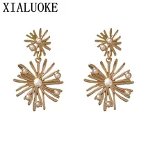 

XIALUOKE Retro hollow metal stud earrings Metallic Korea temperament pearl flower jewelry stud earrings