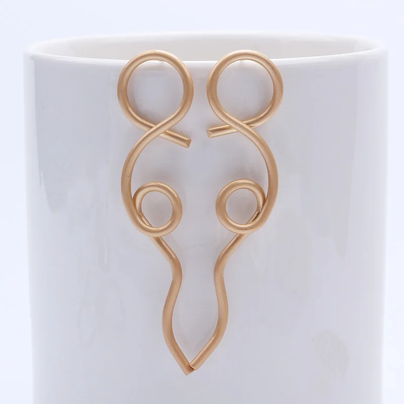 

ES112 Winding Metal Strip Stud Earrings Personality Creative Gold Color Matte Metal Earrings Street Beat Women Trendy Jewelry