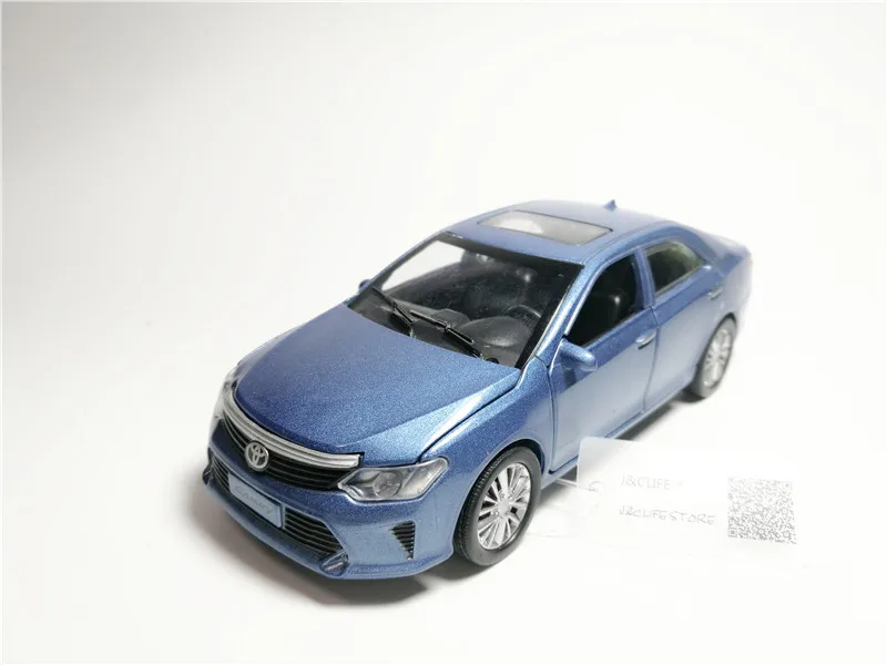Игрушечный автомобиль Toyota Camry 1:32 металлический сплав литье под давлением модель