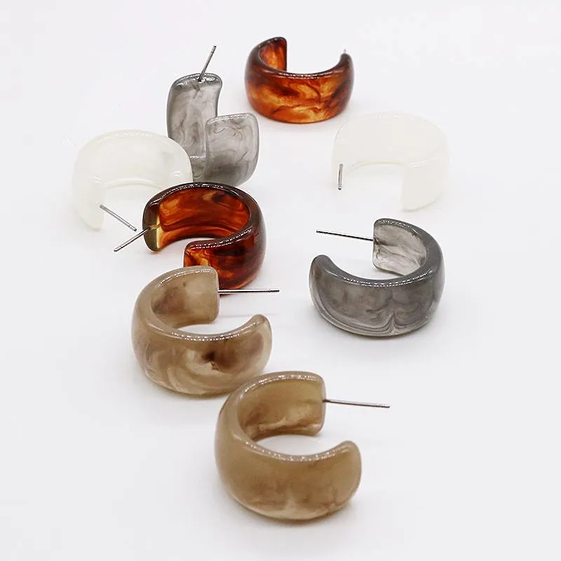 

UJBOX Factory Wholesale White Gray Brown Resin Earrings Multi Color Geometric Half Round Pattern Hoop Earrings E759