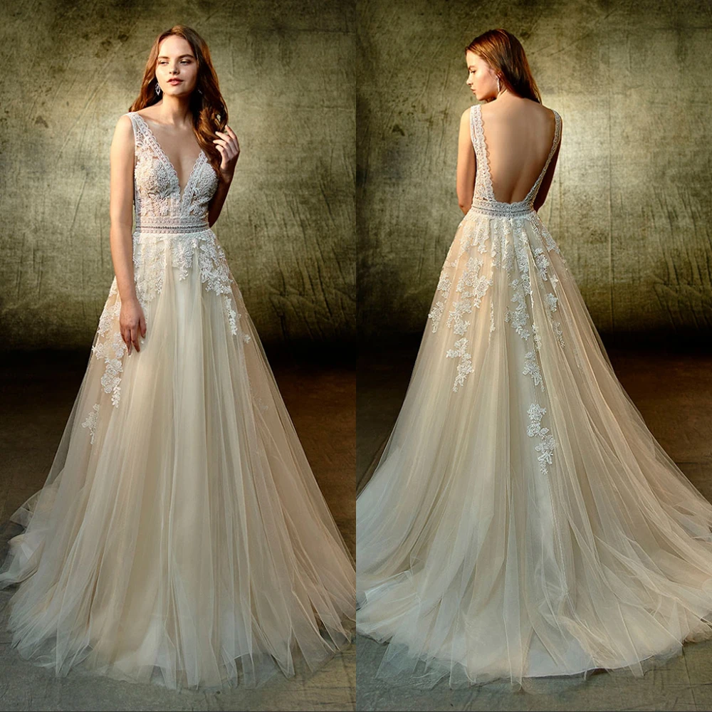 

2019 new arrival Luxury Vintage lace Wedding Dress Sexy backless Bridal Gown with Court Train vestido de noiva Appliques