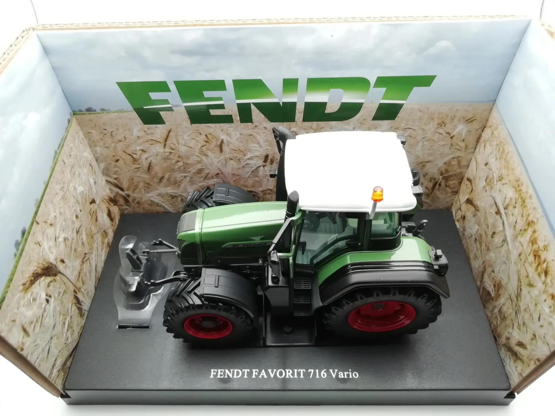 UH 4890 1:32 FENDT FAVORIT 716 Vario сельскохозяйственные тракторы литая модель автомобиля игрушки для детей Детские игрушки