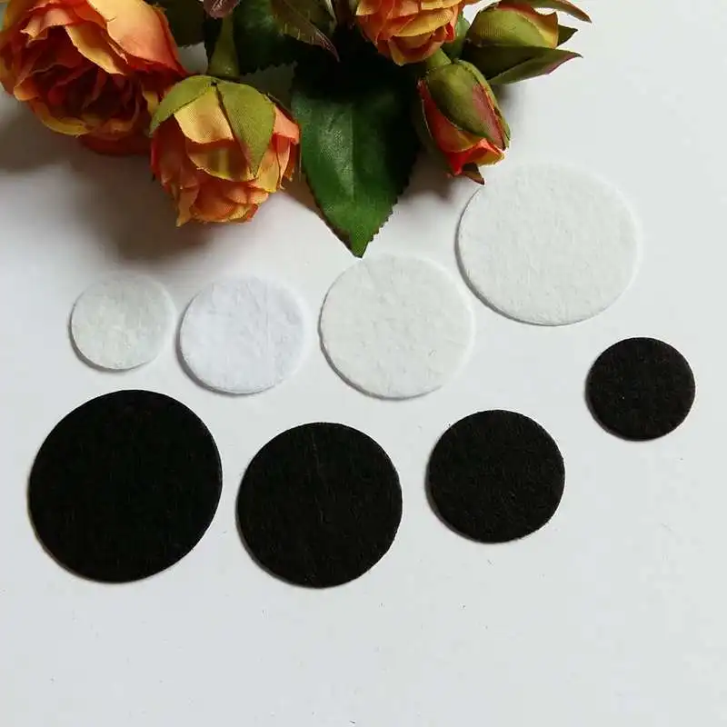 200pcs-lot-White-and-black-Round-Felt-Fabric-Pads-Accessory-Patches-Circle-Felt-Pad-flower-accessory.jpg