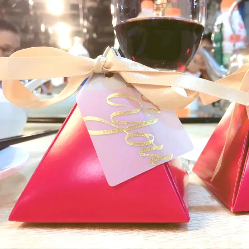 50 шт. красная роза треугольной пирамиды Стиль коробка конфет свадебной вечерние поставки Бумага подарок Коробки с благодарностью карты