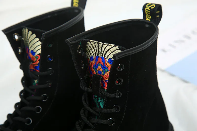 women boot9