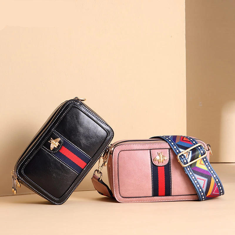 

New Women Messenger Bag Fashion Brand Designer Retro Bee Honeybee Decor Rivet Shoulder Bag for Ladies Vintage Cute Crossbody Bag