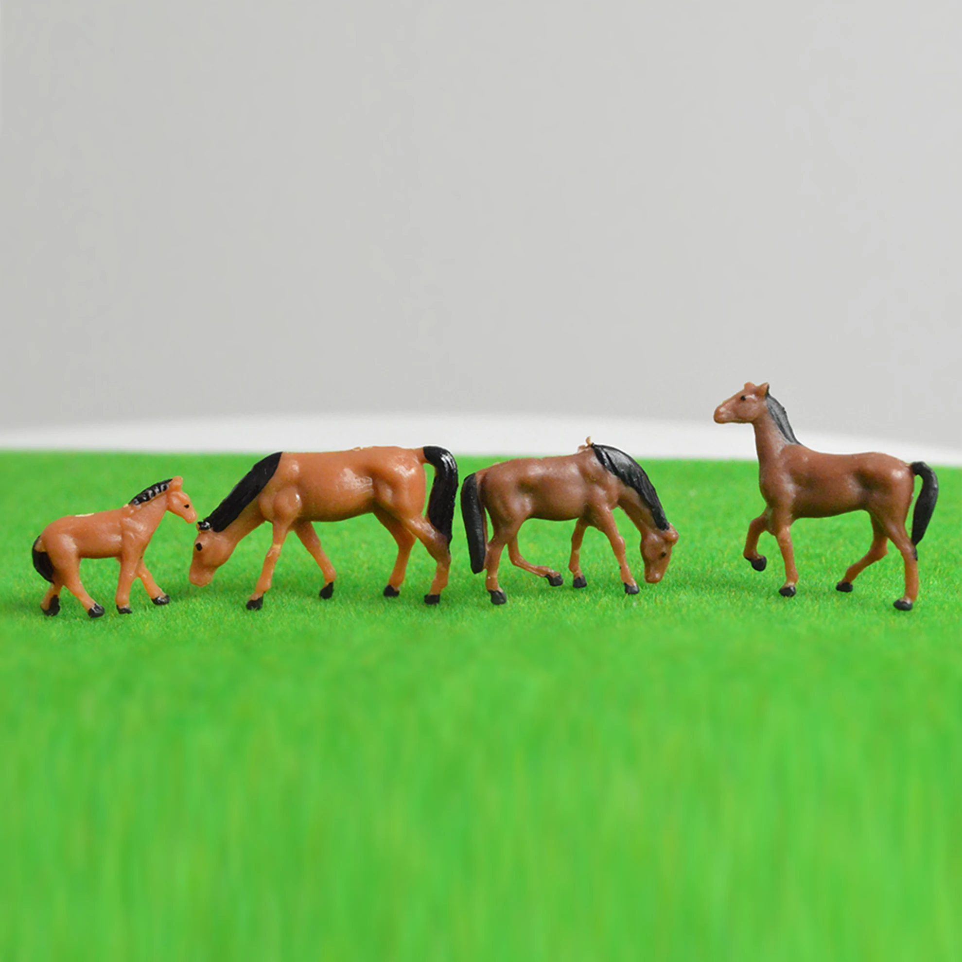 20PCS Farm Animals Cows Horses Sheep Pasture HO Scale 1:87 Model Trains Figures 