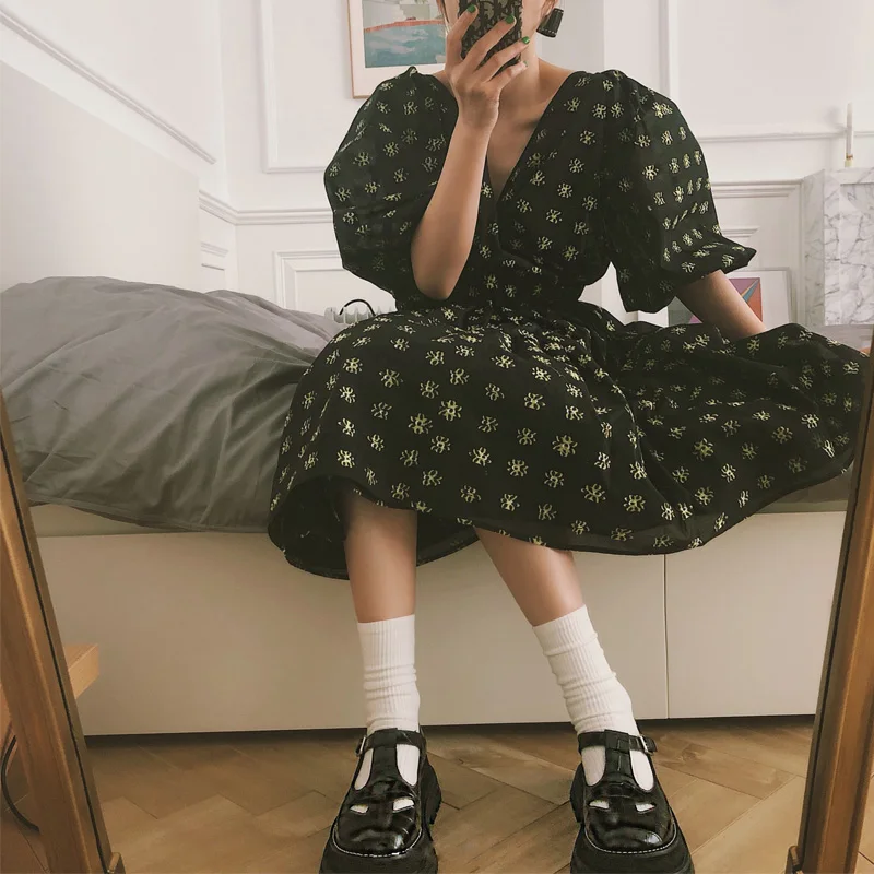 

2019 Hollow-out Women's Shoes with One-word Button Retro Mary Jane Shoes Thick-soled British Leather Shoes 39 Eur size