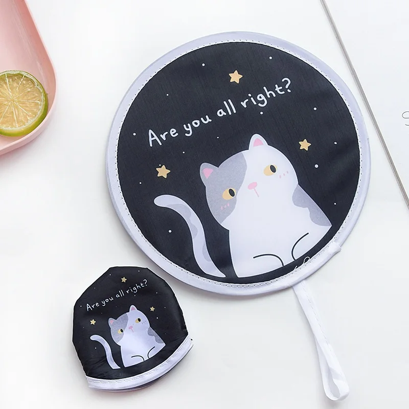 

Goldfish Cat Pattern Mini Folding Round Fan Portable Cute Pocket Fan Fun Convenient for Travel Holiday Souvenir