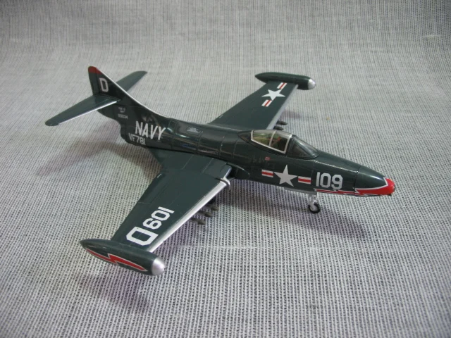 

1:72 U.S. NAVY Grumman F9F-2 Panthers Fighter Korean War Aircraft Model