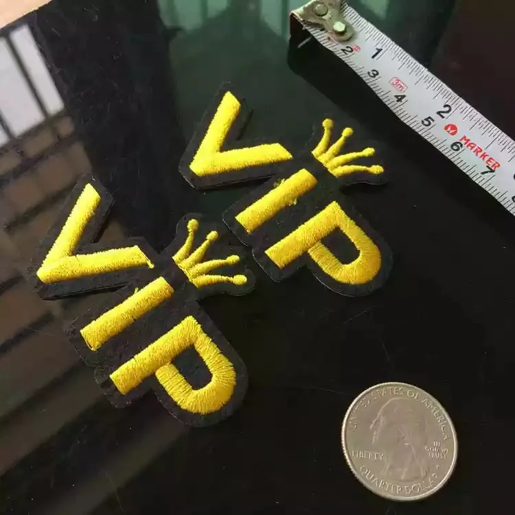 10 шт./лот с золотой короной вышитые патчи железной надписью VIP вышивка патч для