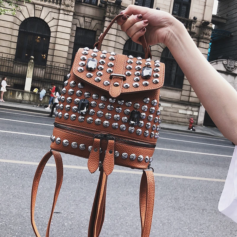 

Super Seabob 2018 New Pattern Tide Fashion Rivet Single Shoulder Package Concide Personality All-match Backpack Women DA444