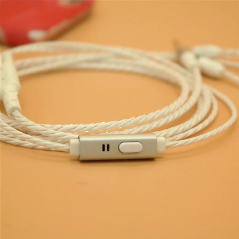 3869909903_1156418181