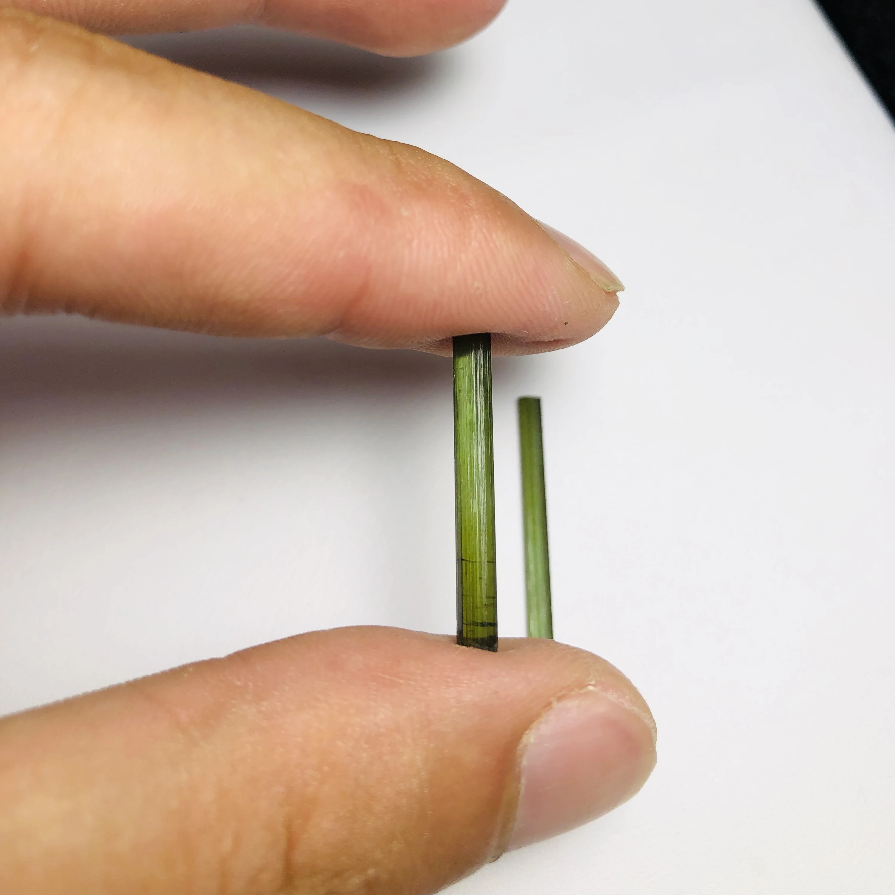 

Raw Green Natural Tourmaline Wholesale Heals For Women Natural Gemstone Accessories Healing Stone Gift