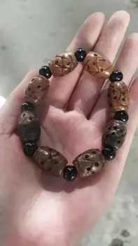 

Natural Xiuyu bracelet can be worn by both men and women with hollow bracelet.
