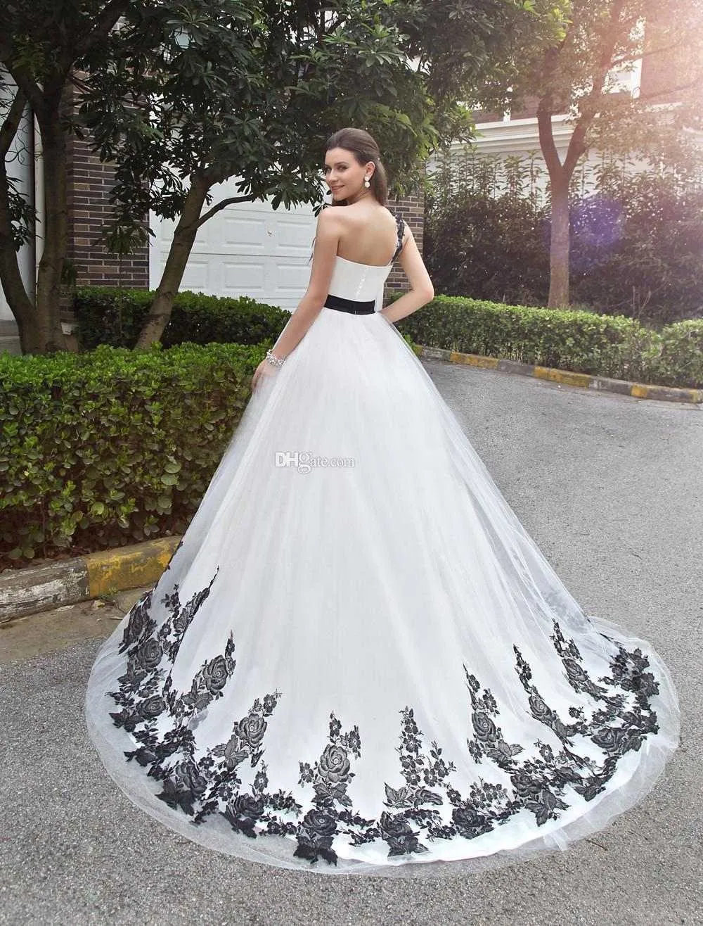 2014-elegant-ball-gown-black-and-white-one (2)_conew1