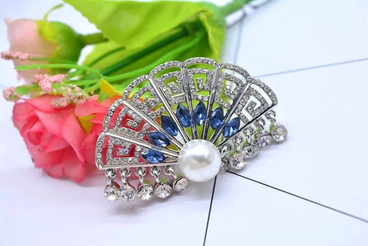 

2019 Vintage Little Woman Crystal Fan Shape Fashion Pearl Corsage Brooch Crystal from Swarovski Clothing accessories women