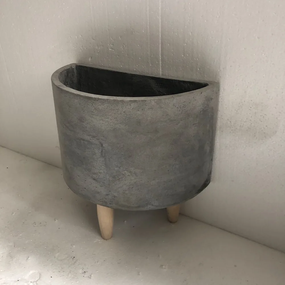 

1PCS Semicircular Flower Pot Gardening Decorative Flowerpot with Wooden Legs Flower Pot Plant Decoration Creative Garden Pot