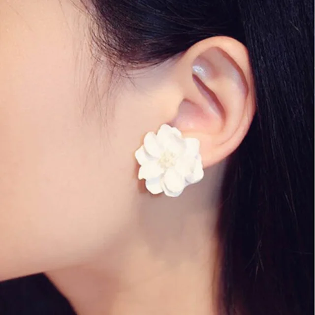 ISINYEE Bohemian fashion flower pearl crystal stud earrings for women girl elega ISINYEE Bohemian fashion flower pearl crystal stud earrings for women girl elega