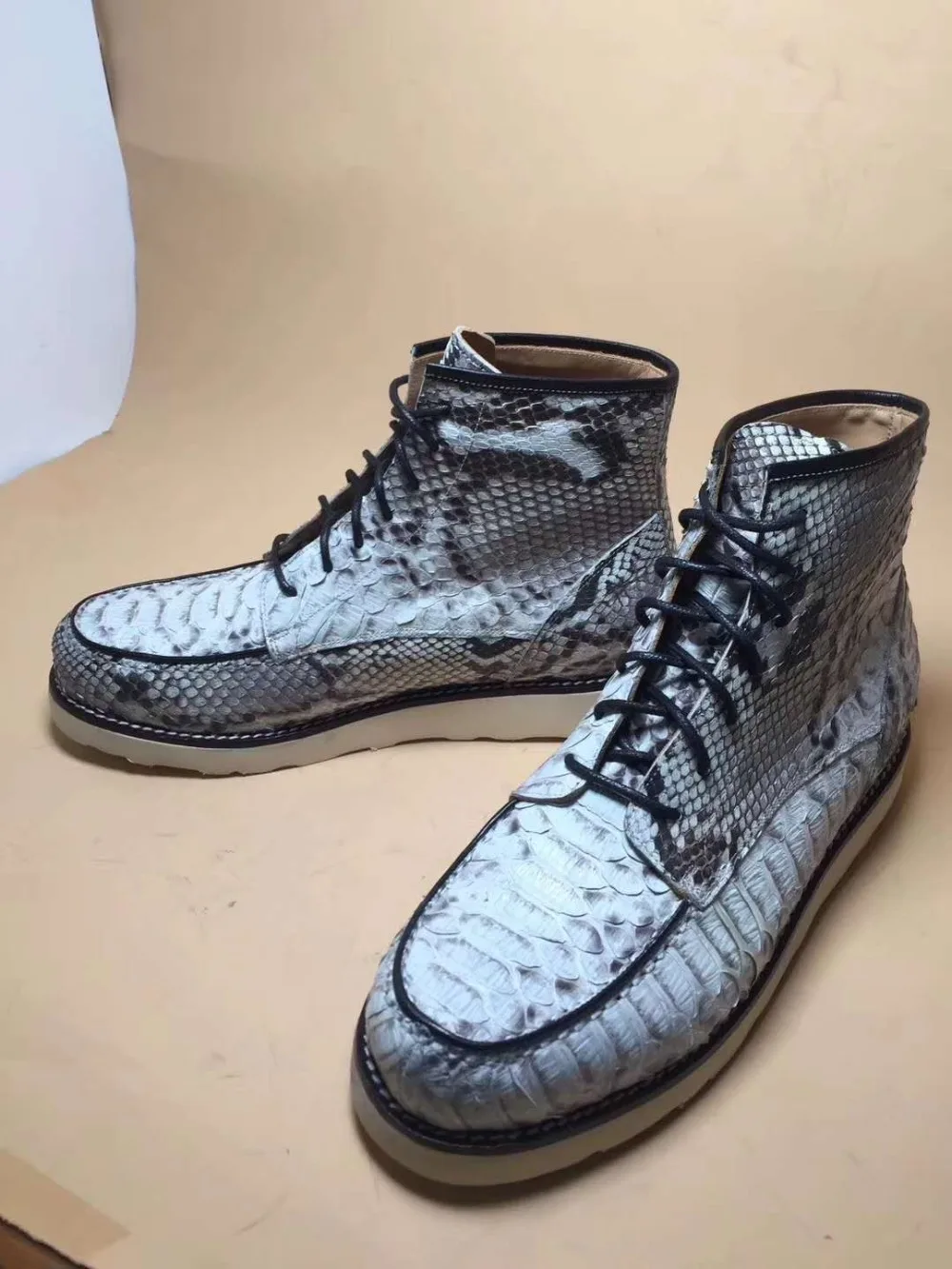 100% Genuine real genuine python skin fashion men shoe beige color snake skin luxury quality men shoe with cow skin lining photo