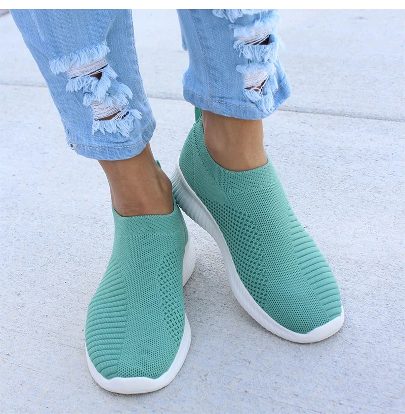 Women Walking Shoes Mesh Breathable Sports Shoes Plus Size 43 Ladies Socks Shoes Slip On Casual Women Sneakers zapatos de mujer