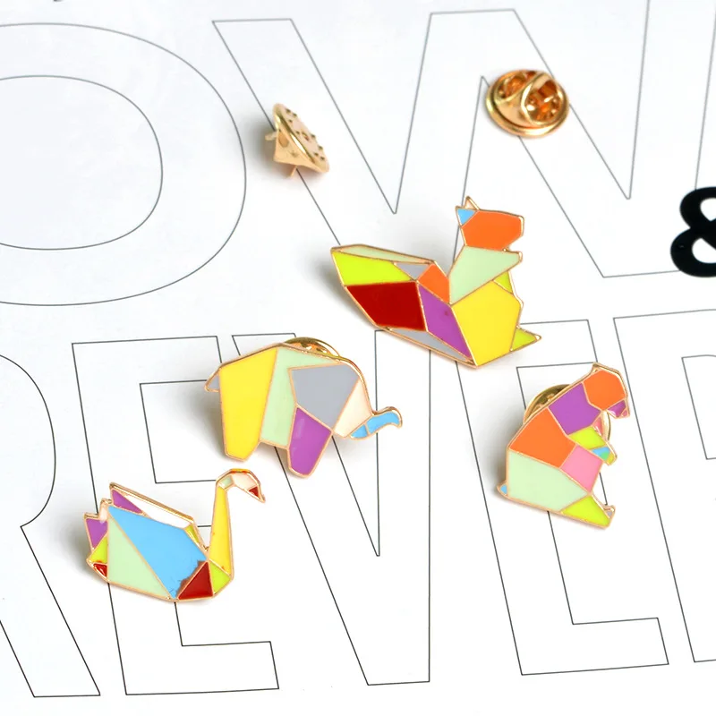

Fashion Origami Crane Rabbit Penguin Elephant Cat Goose Whale Horse Brooches Colorful Splicing Animal Enamel Pins Badges Jewelry
