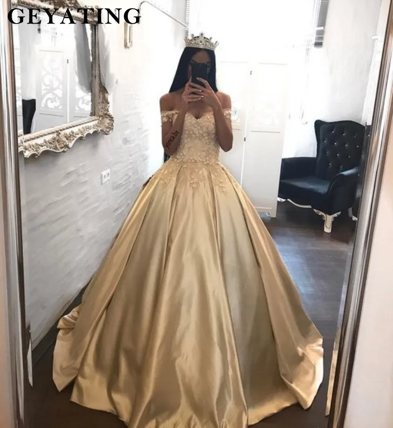 

Gold Satin Princess Ball Gown Quinceanera Dresses Off Shoulder Lace 3D Flowers Sweet 16 Dresses Vestidos de quincea era 2019