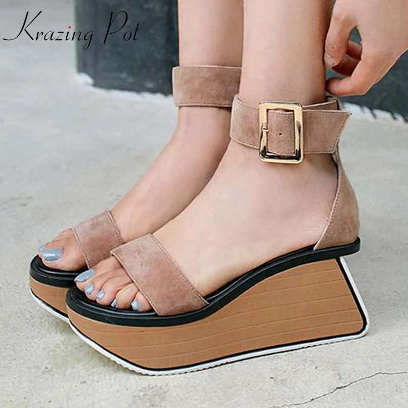

Krazing Pot 2019 sheep suede peep toe model runway gladiator Rome ankle buckle strap wooden thick bottom long leg sandals L05