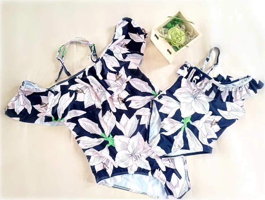 NASHAKAITE купальный костюм для мамы и дочки с принтом лилии; пляжная одежда с оборками и открытыми плечами; семейный купальник для мамы и дочки