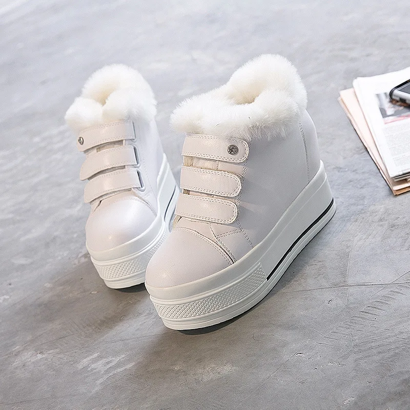 

2018 winter new plus velvet women's shoes inside increased warm muffin with rabbit hair plus velvet wild platform shoes.
