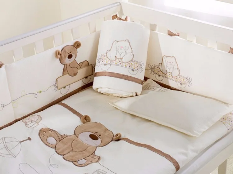 Newborn Cartoon Bear Baby bedding set 7Pcs Cotton Crib Bedding