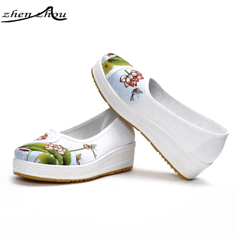 wipeable nurse shoes