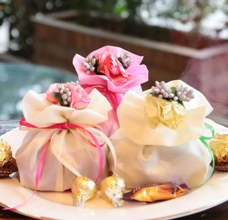 Italský styl Svatební Favor Candy Dárkové tašky Příze Pouch S Kytice pro svatební laskavosti Stolní dekorace doplňky