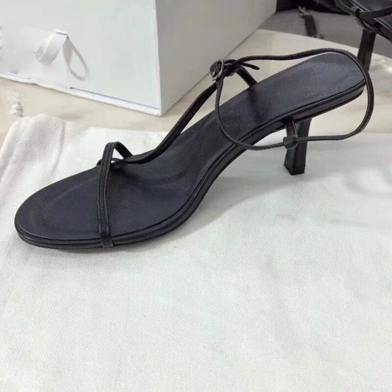 Женские сандалии из натуральной кожи с тонким ремешком и открытым носком на