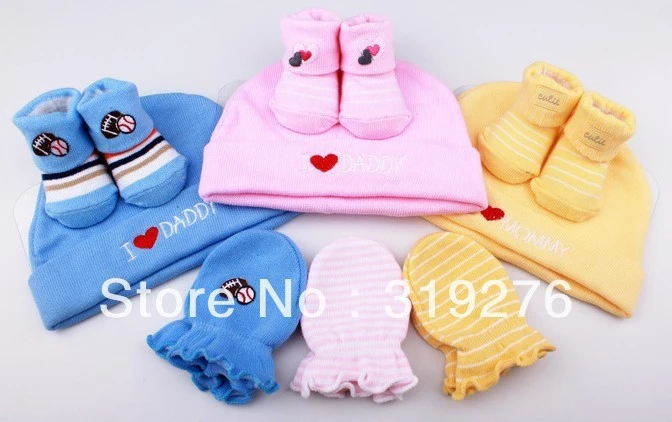 newborn baby socks and gloves