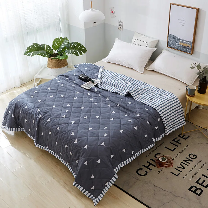 Air permeable Soft Cooling Summer Quilt Blankets Polyester Stitching