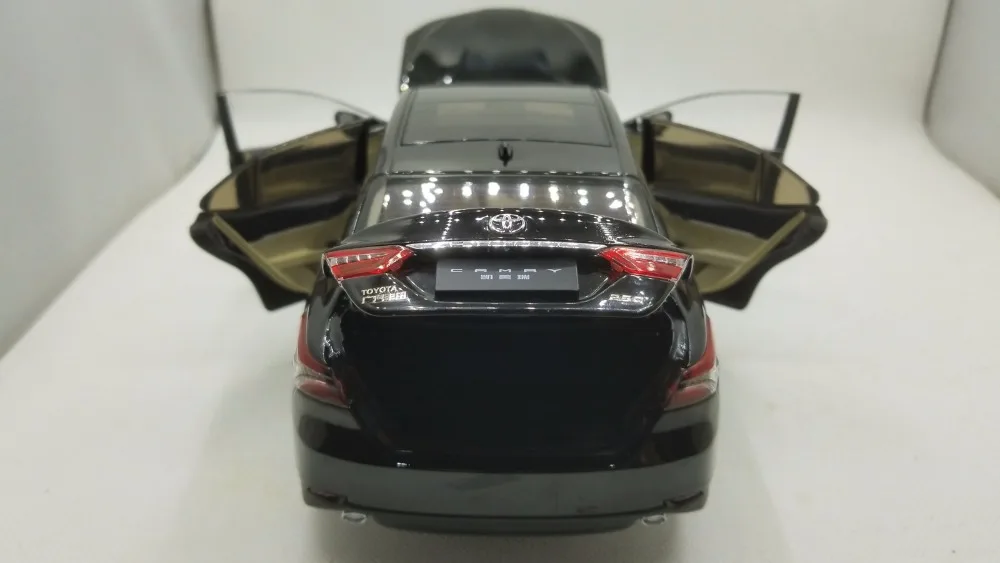 1:18 литая под давлением модель для Toyota Camry сплав игрушечный автомобиль миниатюрная коллекция подарок 8th поколение XV70