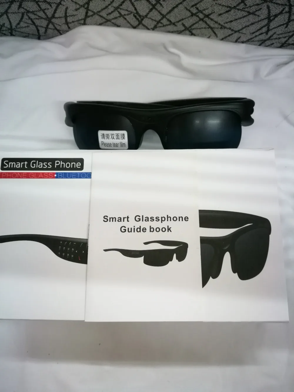 The glasses has the English French Spanish Portuguese Italian German Malvinese Swedish 8 country language