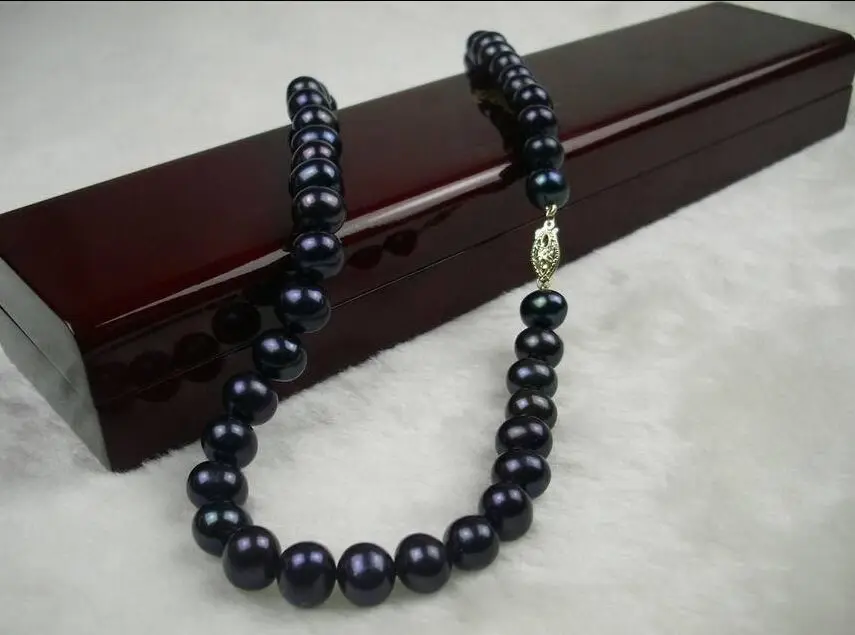 

9-10mm GENUINE black tahitian pearl necklace 14K Gold clasp @