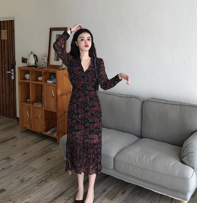 

Autumn Women Vintage Printed Dress Long Sleeve V Neck Casual Chiffon Dress European Style Elastic Waist A-line Long Dress