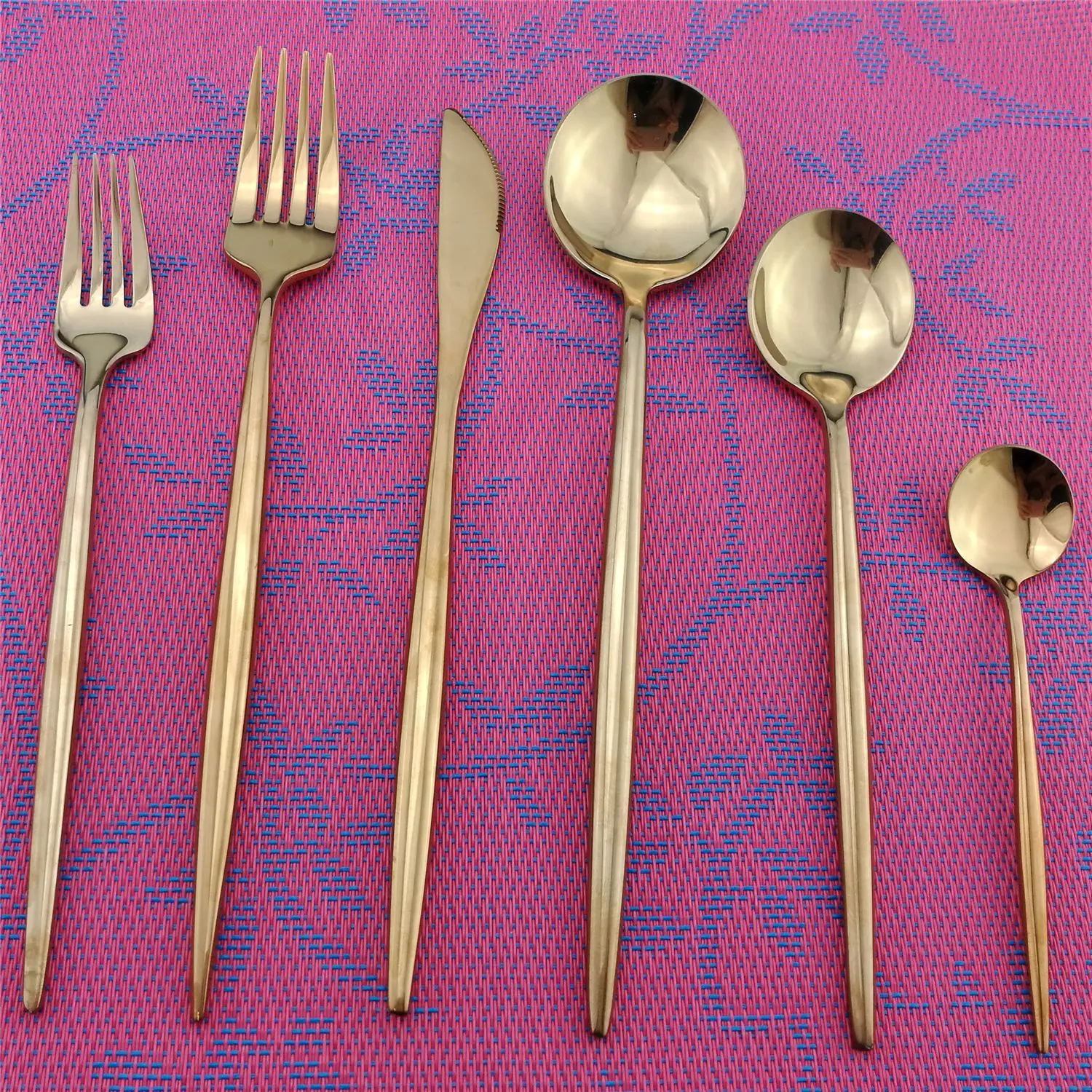 

Kitchen Utensils Tableware Shiny Copper Gold 18/10 Stainless Steel Creative Dinnerware Set Sawtooth Knife Fork Teaspoon Scoop