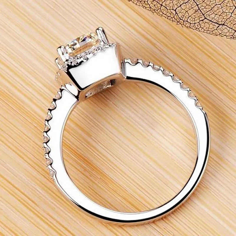 Роскошный 2 ct Кольца женский кольцо Bijoux Новейшие Белый цинковый сплав 4 зубец циркония Кристалл Свадебные Обручальные кольца для Для женщин