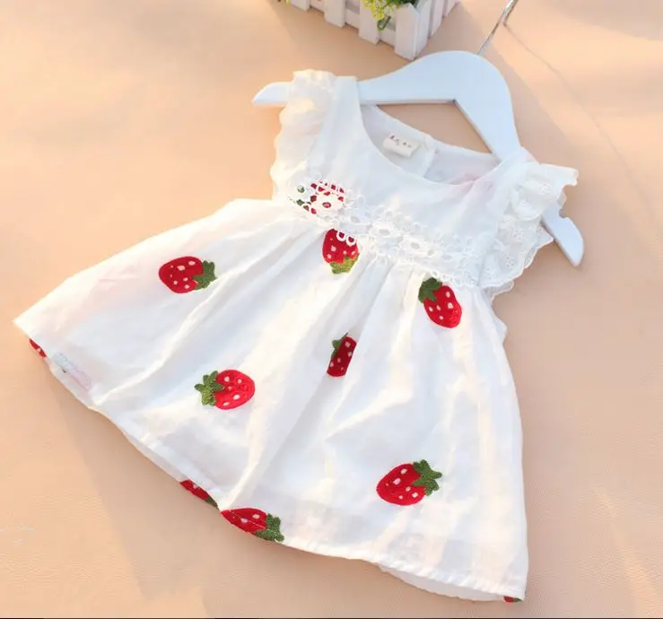 Платье для маленьких девочек От 0 до 2 лет Одежда для новорожденных Детское летнее Хлопковое платье с вышитыми цветами и ягодами клубники для малышей в возрасте 1 года платье на день рождения, одежда для малышей