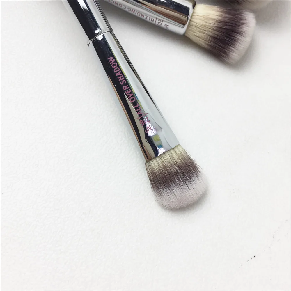 It Cosmetics Live Beauty Fully 216 All Over Shadow Brush _ 1